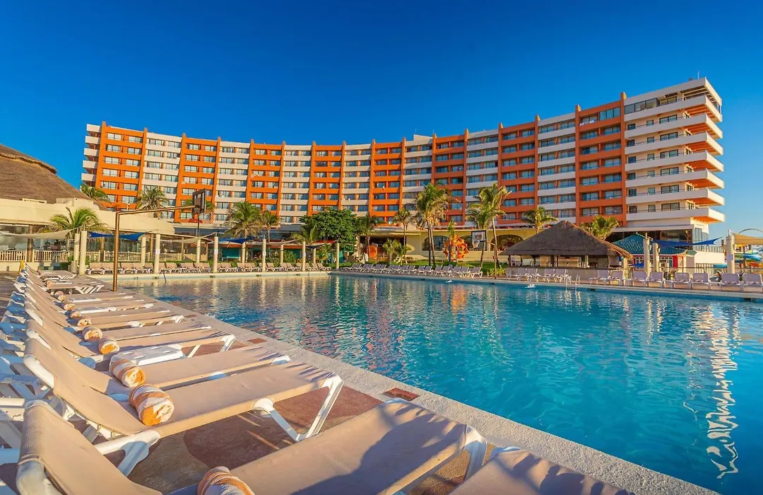 Crown Paradise Club Cancun-1